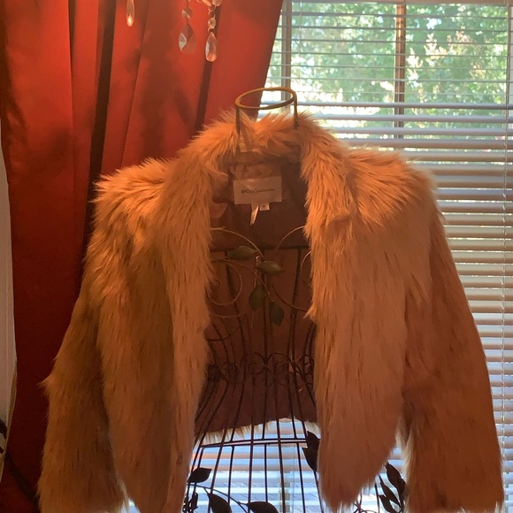 NWT BCBGEBERATION WOMEN FAUX FUR JACKET - Picture 5 of 6
